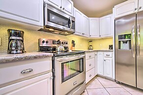 Bright & Airy Lahaina Condo - Walk to Beach!