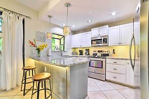 Bright & Airy Lahaina Condo - Walk to Beach!