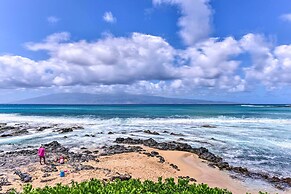 Bright & Airy Lahaina Condo - Walk to Beach!