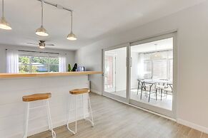 Boho-chic Sarasota Hideaway: Yard & Fire Pit!