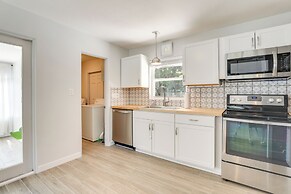 Boho-chic Sarasota Hideaway: Yard & Fire Pit!