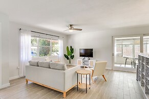 Boho-chic Sarasota Hideaway: Yard & Fire Pit!