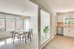 Boho-chic Sarasota Hideaway: Yard & Fire Pit!