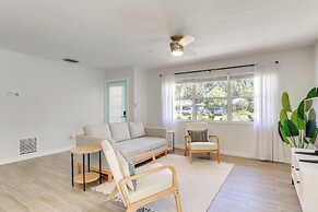 Boho-chic Sarasota Hideaway: Yard & Fire Pit!