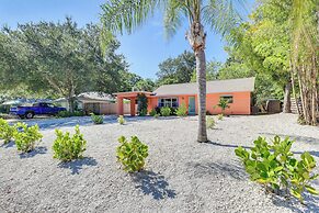 Boho-chic Sarasota Hideaway: Yard & Fire Pit!