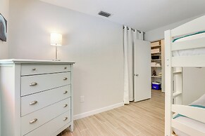 Boho-chic Sarasota Hideaway: Yard & Fire Pit!