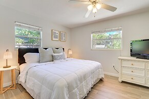 Boho-chic Sarasota Hideaway: Yard & Fire Pit!