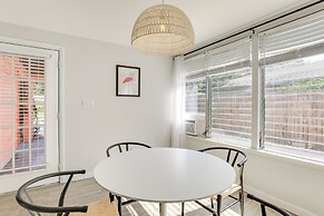 Boho-chic Sarasota Hideaway: Yard & Fire Pit!