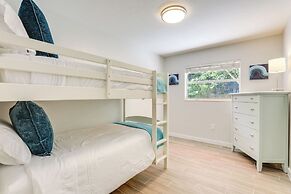 Boho-chic Sarasota Hideaway: Yard & Fire Pit!