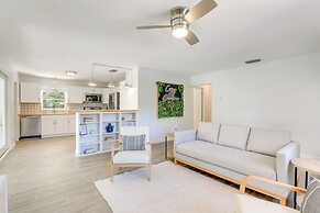 Boho-chic Sarasota Hideaway: Yard & Fire Pit!