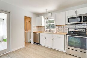 Boho-chic Sarasota Hideaway: Yard & Fire Pit!