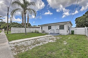 Central Sarasota Home: 8 Mi to Siesta Key!