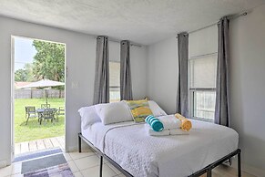 Central Sarasota Home: 8 Mi to Siesta Key!