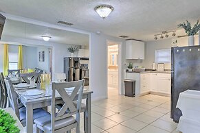Central Sarasota Home: 8 Mi to Siesta Key!