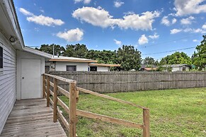 Central Sarasota Home: 8 Mi to Siesta Key!