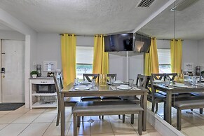 Central Sarasota Home: 8 Mi to Siesta Key!