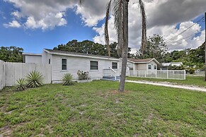 Central Sarasota Home: 8 Mi to Siesta Key!