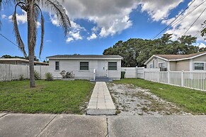 Central Sarasota Home: 8 Mi to Siesta Key!