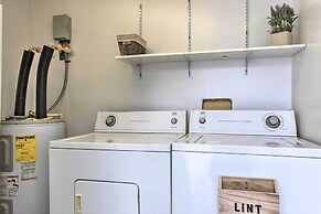 Central Sarasota Home: 8 Mi to Siesta Key!