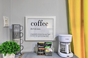 Central Sarasota Home: 8 Mi to Siesta Key!