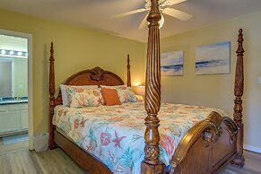 Breezy Fort Walton Townhome ~ 5 Mi to Beach!