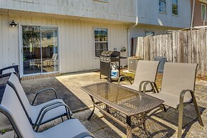 Breezy Fort Walton Townhome ~ 5 Mi to Beach!