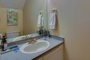 Breezy Fort Walton Townhome ~ 5 Mi to Beach!