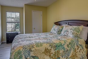 Breezy Fort Walton Townhome ~ 5 Mi to Beach!