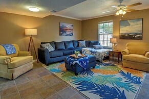 Breezy Fort Walton Townhome ~ 5 Mi to Beach!