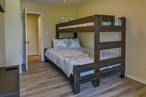 Breezy Fort Walton Townhome ~ 5 Mi to Beach!