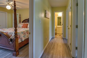 Breezy Fort Walton Townhome ~ 5 Mi to Beach!