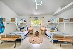 Modern Naples Oasis w/ Saltwater Pool & Jacuzzi!