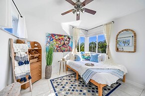 Modern Naples Oasis w/ Saltwater Pool & Jacuzzi!