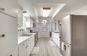 Spring Hill Retreat w/ Heated Pool & 4-in-1 Grill