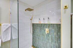 Chic Palm Coast Escape: Lanai & Heated Pool!