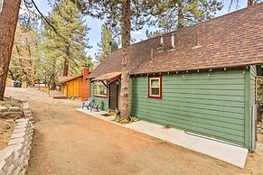 Wrightwood Cabin w/ Cozy Interior!