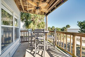 Cedar Key Condo w/ Balcony & Gulf Views!