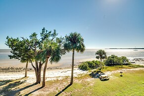 Cedar Key Condo w/ Balcony & Gulf Views!