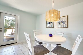 Cedar Key Condo w/ Balcony & Gulf Views!