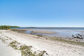 Cedar Key Condo w/ Balcony & Gulf Views!