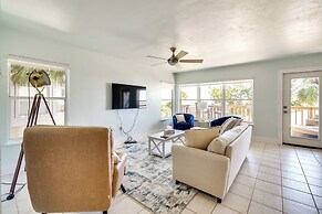 Cedar Key Condo w/ Balcony & Gulf Views!