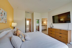 Townhome w/ Lanai ~ 9 Mi to Disney!