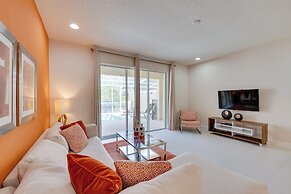 Townhome w/ Lanai ~ 9 Mi to Disney!