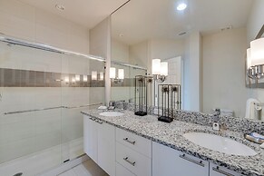 Townhome w/ Lanai ~ 9 Mi to Disney!