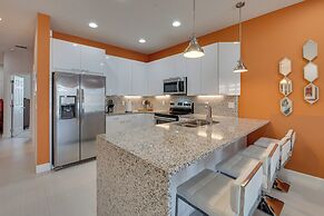 Townhome w/ Lanai ~ 9 Mi to Disney!