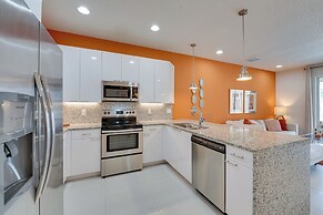 Townhome w/ Lanai ~ 9 Mi to Disney!