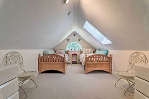 Cape Cod Cottage w/ Deck, Grill, & Games!