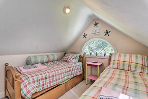 Cape Cod Cottage w/ Deck, Grill, & Games!
