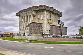 Central Branson Condo w/ Pool: Walk Everywhere!