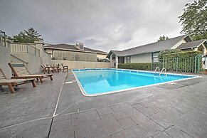 Central Branson Condo w/ Pool: Walk Everywhere!